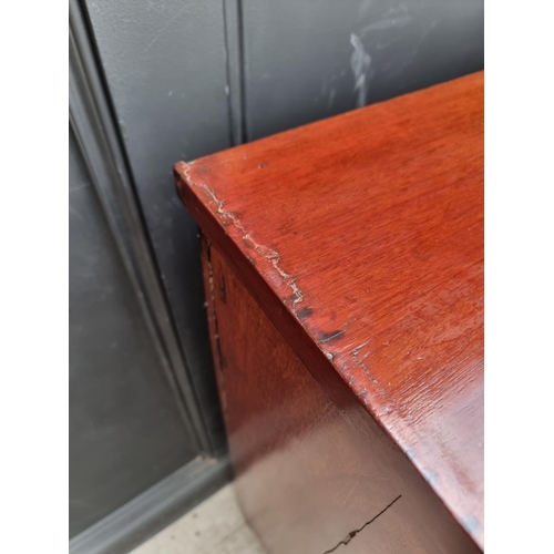 1047 - An early 19th century mahogany bowfront chest of drawers, 102.5cm wide.