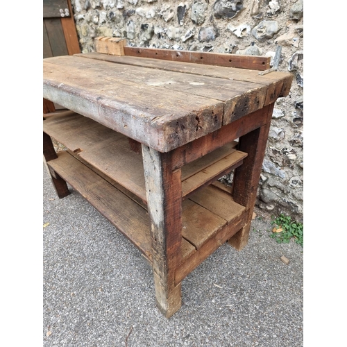 1720 - An old pine workbench, with small attached vice, 138cm wide.