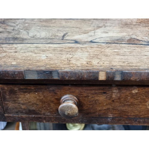 1038 - A Victorian rosewood centre table, 86.5cm wide.