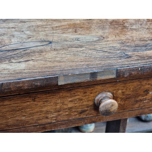 1038 - A Victorian rosewood centre table, 86.5cm wide.