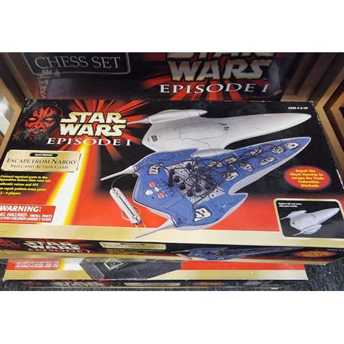 15 - Star Wars: a large collection of various games, puzzles and accessories (most unopened), to inc... 