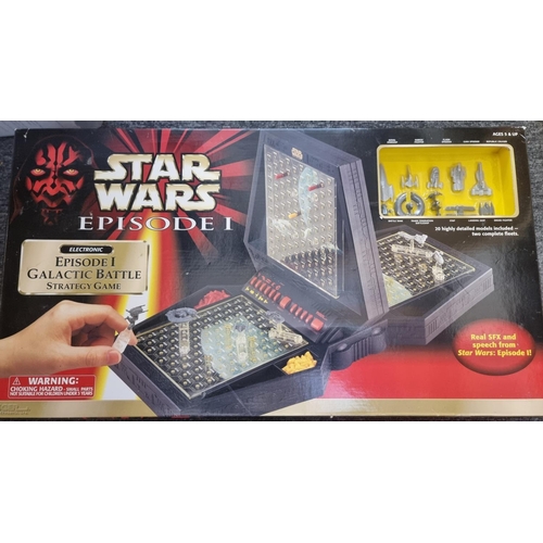 15 - Star Wars: a large collection of various games, puzzles and accessories (most unopened), to inc... 