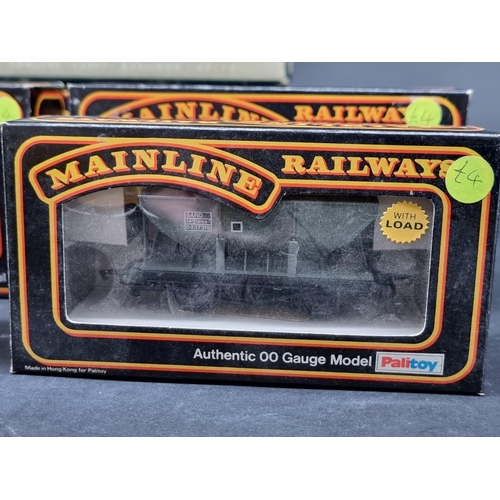 170 - Triang: Wrenn: a vintage boxed 'Mallard' BR locomotive, No.2211; together with a group of boxed Main... 