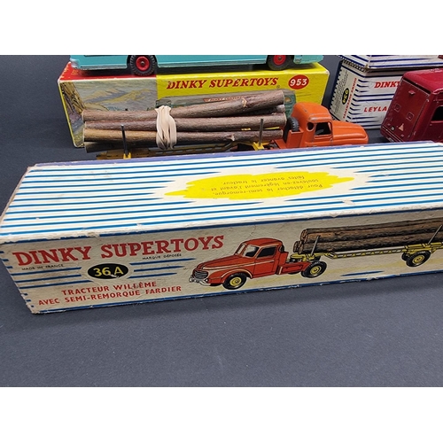 18 - Dinky: five vintage boxed vehicles, to include 981 Horse Box and 979 Racehorse Transport, all w... 