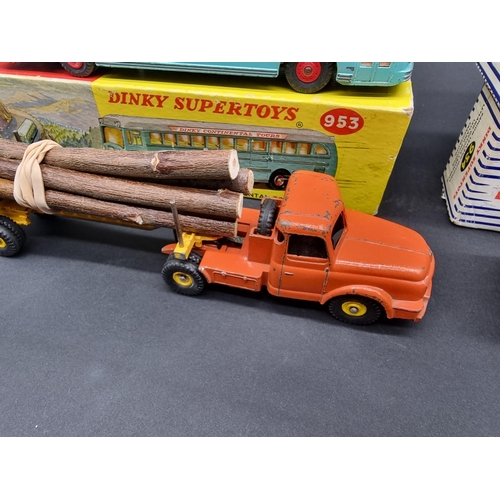 18 - Dinky: five vintage boxed vehicles, to include 981 Horse Box and 979 Racehorse Transport, all w... 