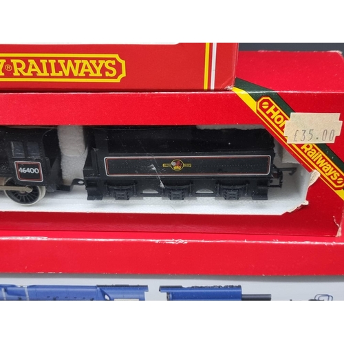 182 - Hornby: three boxed locomotives, to include Merchant Navy Class 'Canadian Pacific', R2171, and a GWR... 