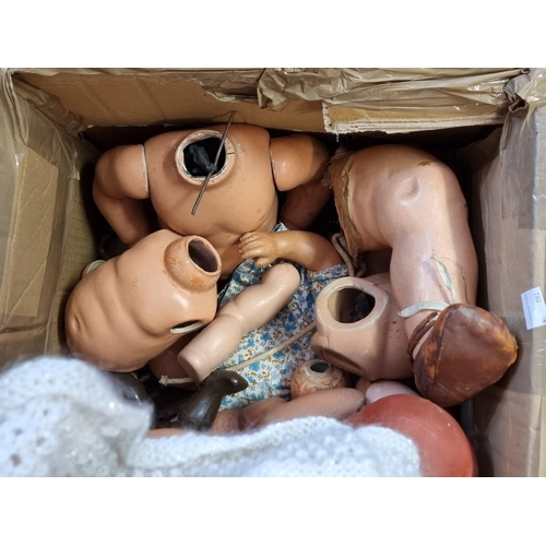 205 - Dolls: a large box of various vintage composition and plastic doll heads and components; together wi... 