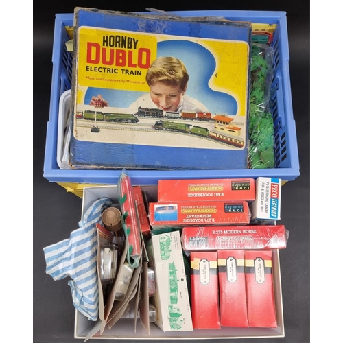 230 - Railway: a collection of various railway accessories, to include; boxed Hornby buildings, figures an... 