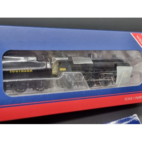 37 - Bachmann: two boxed locomotives, comprising: N Class 1860 Southern No. 32-150V and V2 4771 Green Arr... 