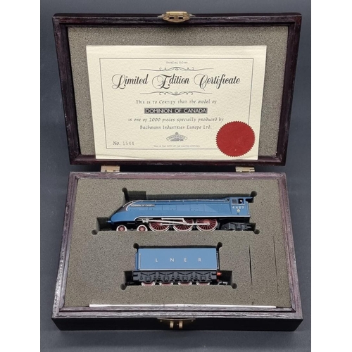 40 - Bachmann: a limited edition 'Dominion of Canada' two-piece set, in fitted box, with certificate.... 