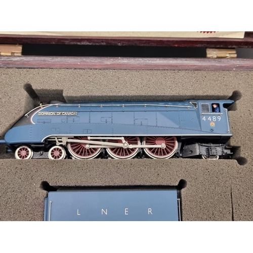 40 - Bachmann: a limited edition 'Dominion of Canada' two-piece set, in fitted box, with certificate.... 