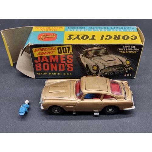 47 - Corgi: a collection of ten vintage boxed Corgi vehicles, to include No.17 Gift Set, and No.53 T... 