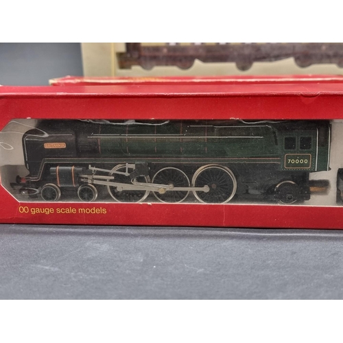 57 - Hornby: a boxed 'Britannia' locomotive; together with a set of three Pullman coaches, and anoth... 