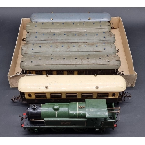 75 - Hornby O Gauge: a set of four Pullman coaches and two others; together with a Southern 2091 loc... 