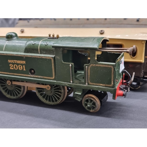 75 - Hornby O Gauge: a set of four Pullman coaches and two others; together with a Southern 2091 loc... 