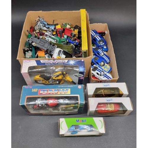 76 - Diecast: a box of mixed vehicles, to include examples by Matchbox, Corgi, Dinky, Maisto and sim... 