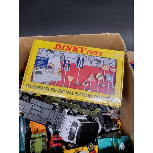 76 - Diecast: a box of mixed vehicles, to include examples by Matchbox, Corgi, Dinky, Maisto and sim... 