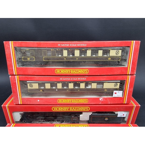 85 - Hornby: a boxed 'Flying Scotsman' locomotive; together with four Pullman coaches. (5)... 