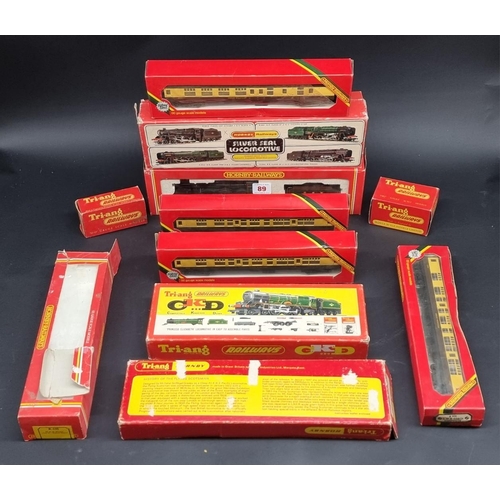 89 - Hornby: a collection of boxed locomotives and coaches, to include 'St Patrick' Saint Class No.R2019;... 