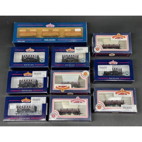 99 - Bachmann: nine boxed wagons, to include War Office 14 Ton Tank Wagons No. 37-666Z. (10)... 