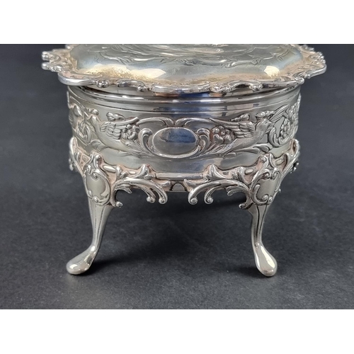 61 - An Edwardian silver jewellery casket, by Goldsmiths & Silversmiths Co Ltd, London 1907, 8cm high... 