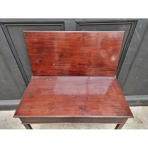 1014 - A George III mahogany tea table, 85.5cm wide.