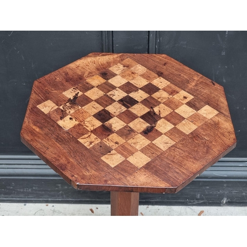 1031 - A mahogany and chequerboard inlaid octagonal pedestal table, 43.5cm wide.