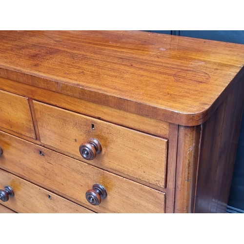 1033 - A Victorian mahogany chest of drawers, 105cm wide.