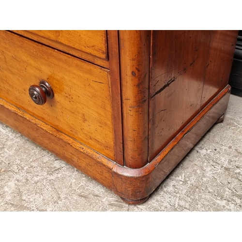 1033 - A Victorian mahogany chest of drawers, 105cm wide.