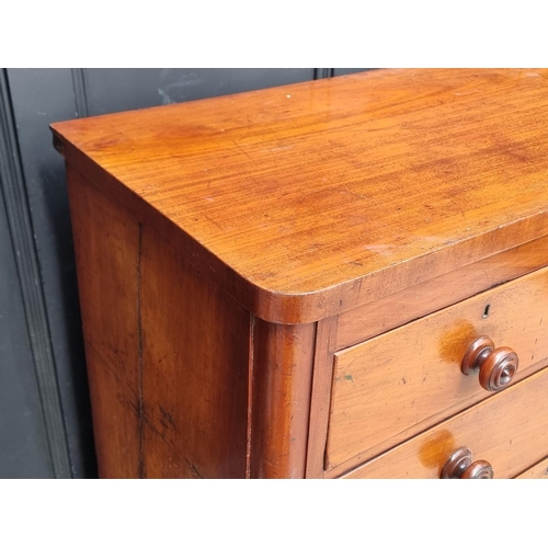 1033 - A Victorian mahogany chest of drawers, 105cm wide.