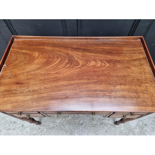 1038 - A Regency mahogany washstand, in the manner of Gillows, 94cm wide.