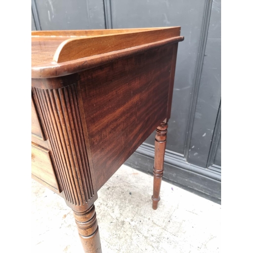 1038 - A Regency mahogany washstand, in the manner of Gillows, 94cm wide.