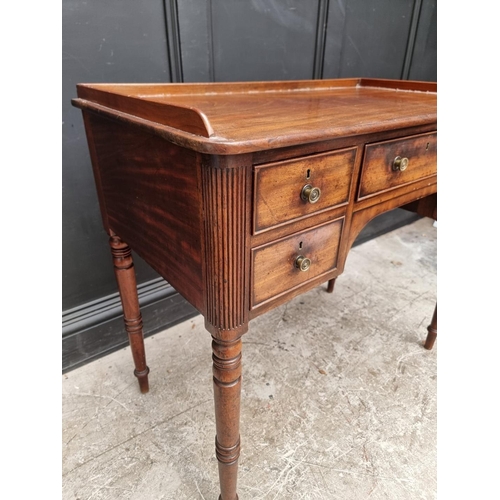 1038 - A Regency mahogany washstand, in the manner of Gillows, 94cm wide.