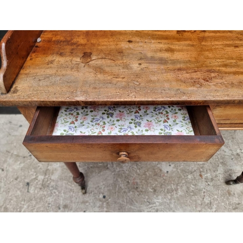 1039 - A 19th century mahogany washstand, 96cm wide.