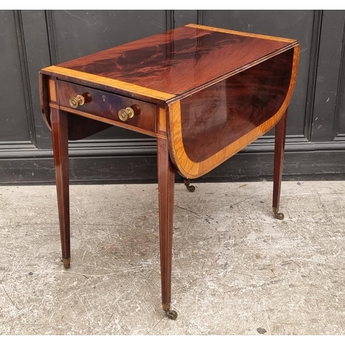 1050 - A good antique mahogany and satinwood crossbanded Pembroke table, 79.5cm wide.