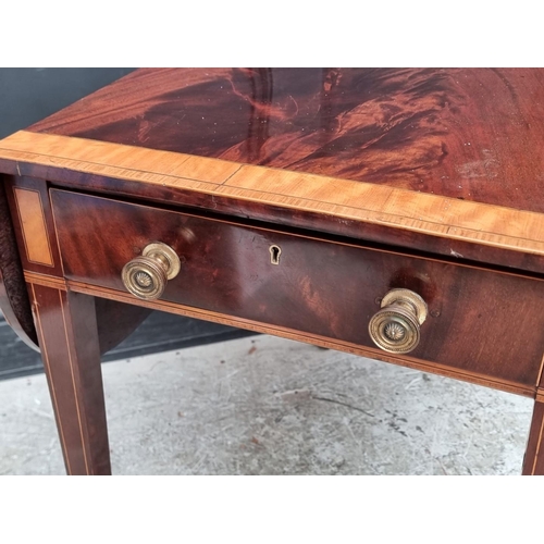 1050 - A good antique mahogany and satinwood crossbanded Pembroke table, 79.5cm wide.