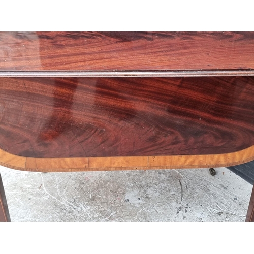 1050 - A good antique mahogany and satinwood crossbanded Pembroke table, 79.5cm wide.