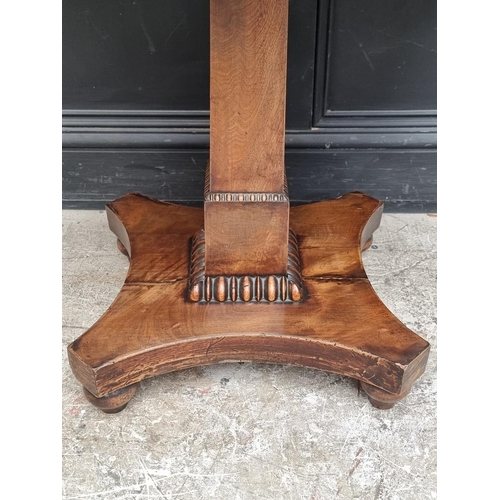 1051 - A Victorian mahogany tilt-top pedestal table, 91.5cm wide.