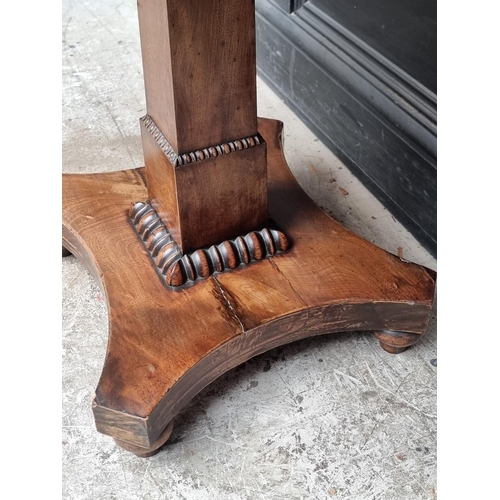 1051 - A Victorian mahogany tilt-top pedestal table, 91.5cm wide.