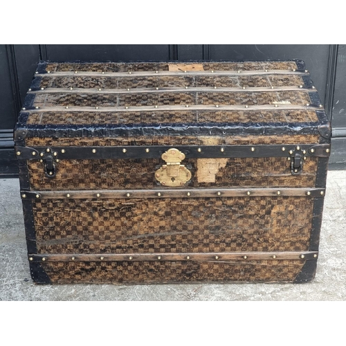 1083 - A circa 1900 Louis Vuitton 'Damier' trunk, labelled and numbered 143795, with two removable trays, 5... 