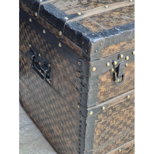 1083 - A circa 1900 Louis Vuitton 'Damier' trunk, labelled and numbered 143795, with two removable trays, 5... 