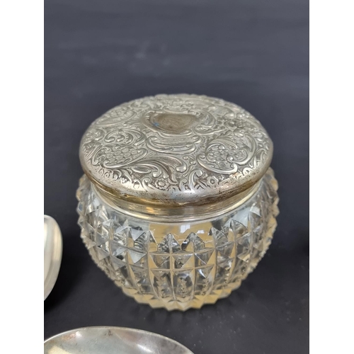 109 - A Victorian pierced silver bowl, by Nathan & Hayes, Chester 1898; together with a silver lidded ... 