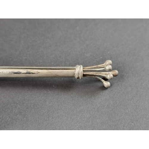 150 - A small Georgian white metal skewer, decorated lion passant crest; together with a plated extending ... 