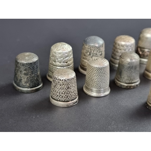 158 - Twelve silver thimbles, 46g.