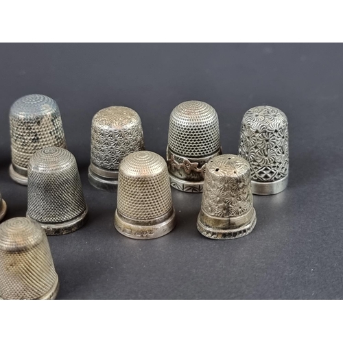 158 - Twelve silver thimbles, 46g.