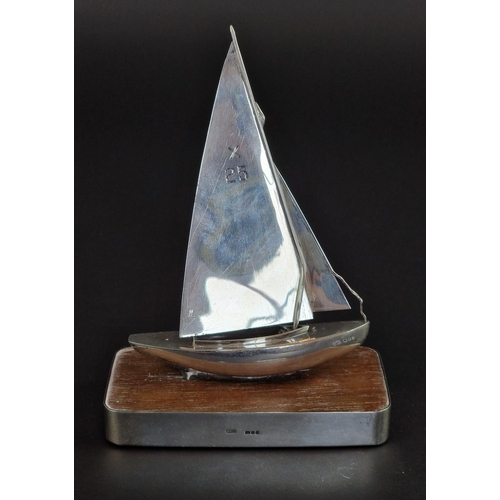 163 - A silver boat, by John Michael Driver, London 1972, 15cm high.