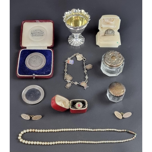 167 - A small group of silver items, 130g; together with a small quantity of jewellery.... 