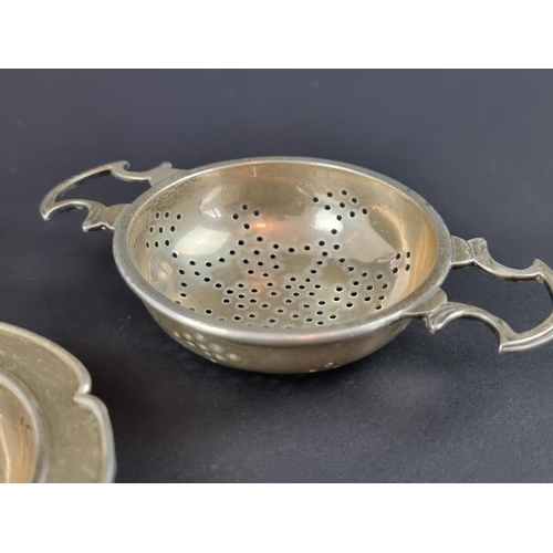 171 - A silver tea strainer, by Robert Pringle & Sons, London 1924, 10.5cm wide; together with tw... 