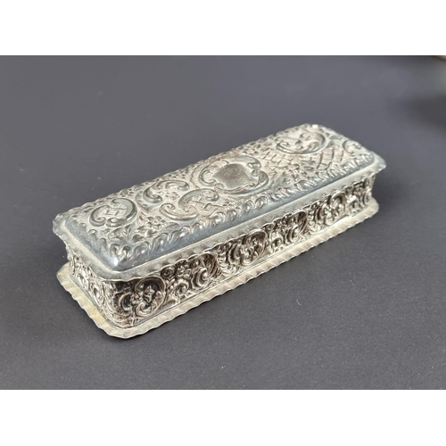 184 - A Victorian silver box, by Charles Stuart Harris, London 1892, 9.5cm wide; together with three ... 