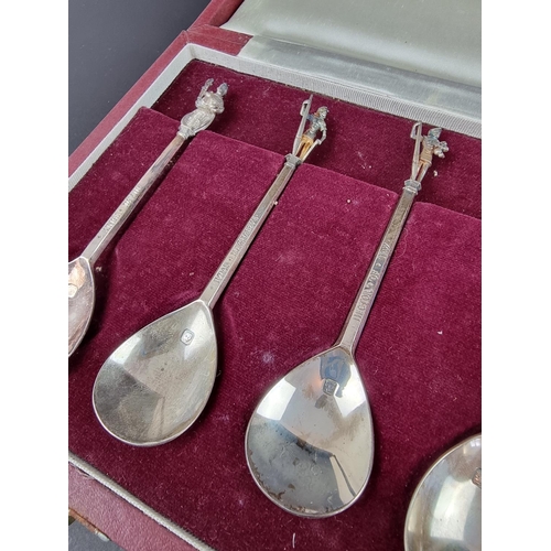 189 - A cased set of twelve silver 'The Tichborne Celebrities' silver spoons, by B M, London 1978, 262g, w... 